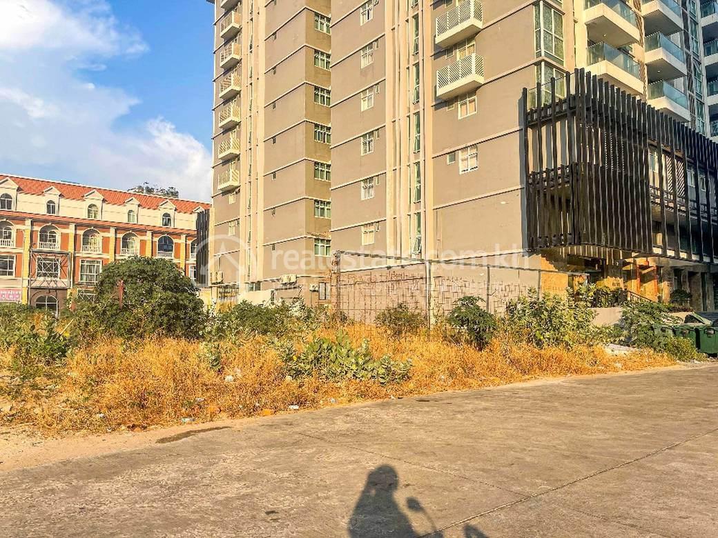 Pozemky For Sale & Rent in Chamkarmon $12,008,000