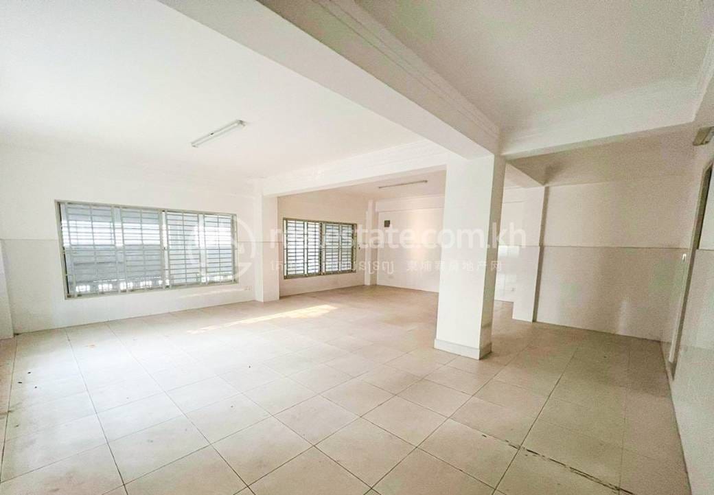 Daun Penh店屋出租，价格$3,000