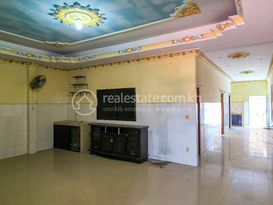 Flat House Na prodej in Daun Penh $250,000