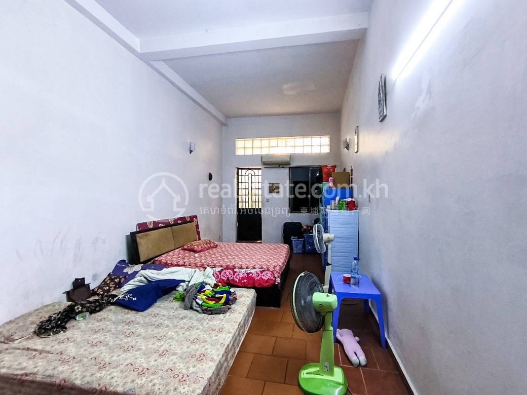 Wat Phnom Flat House Na prodej in Wat Phnom