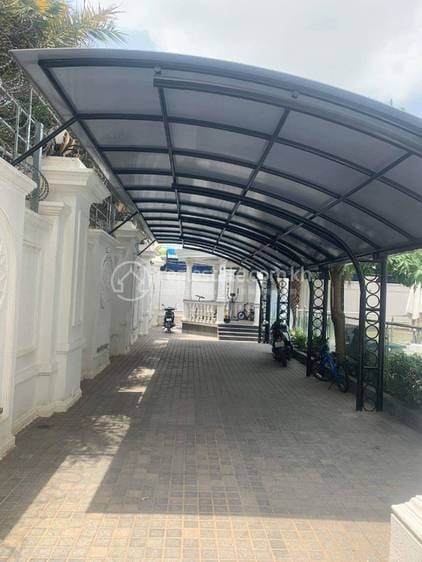 200 sqm Living Size Villa For Sale in Por Sen Chey