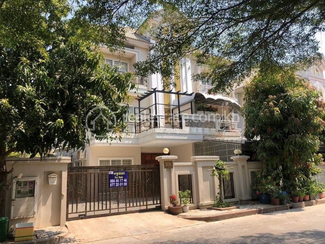 270 sqm Living Size Twin Villa For Sale in Chbar Ampov