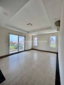 Condo À vendre à Chroy Changvar $190,000