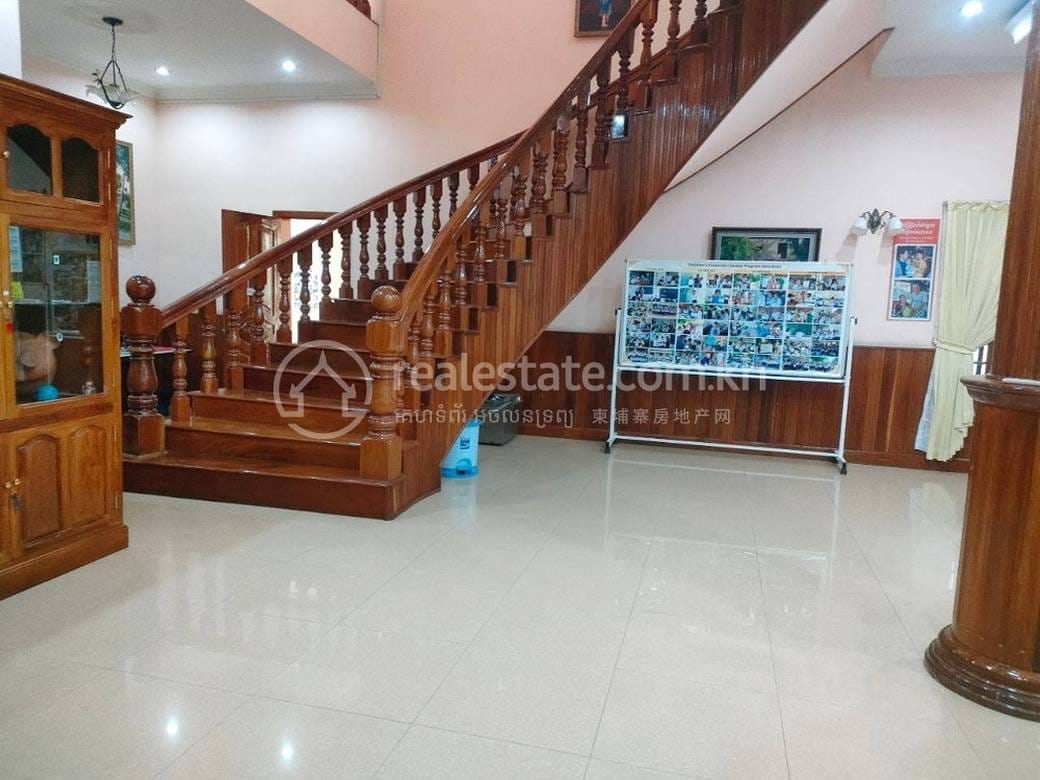 Villa For Rent with 3 Parking Space