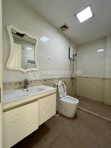 คอนโด สำหรับเช่า ใน 7 Makara $900