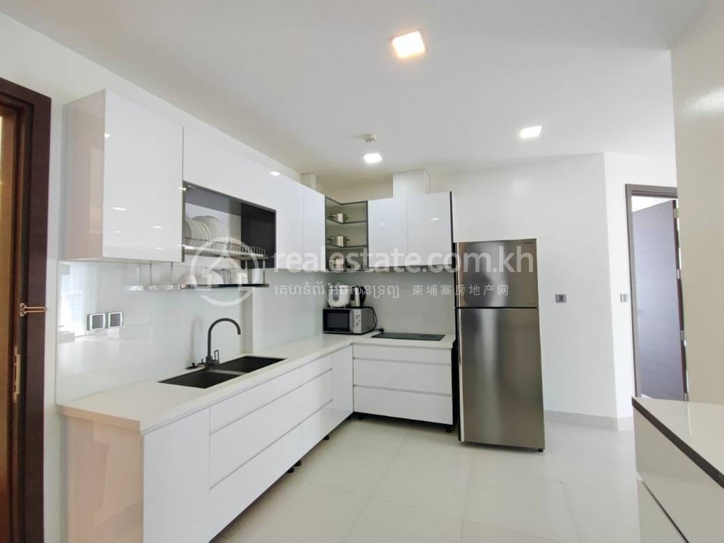 Condo K pronájmu in Chamkarmon $3,000