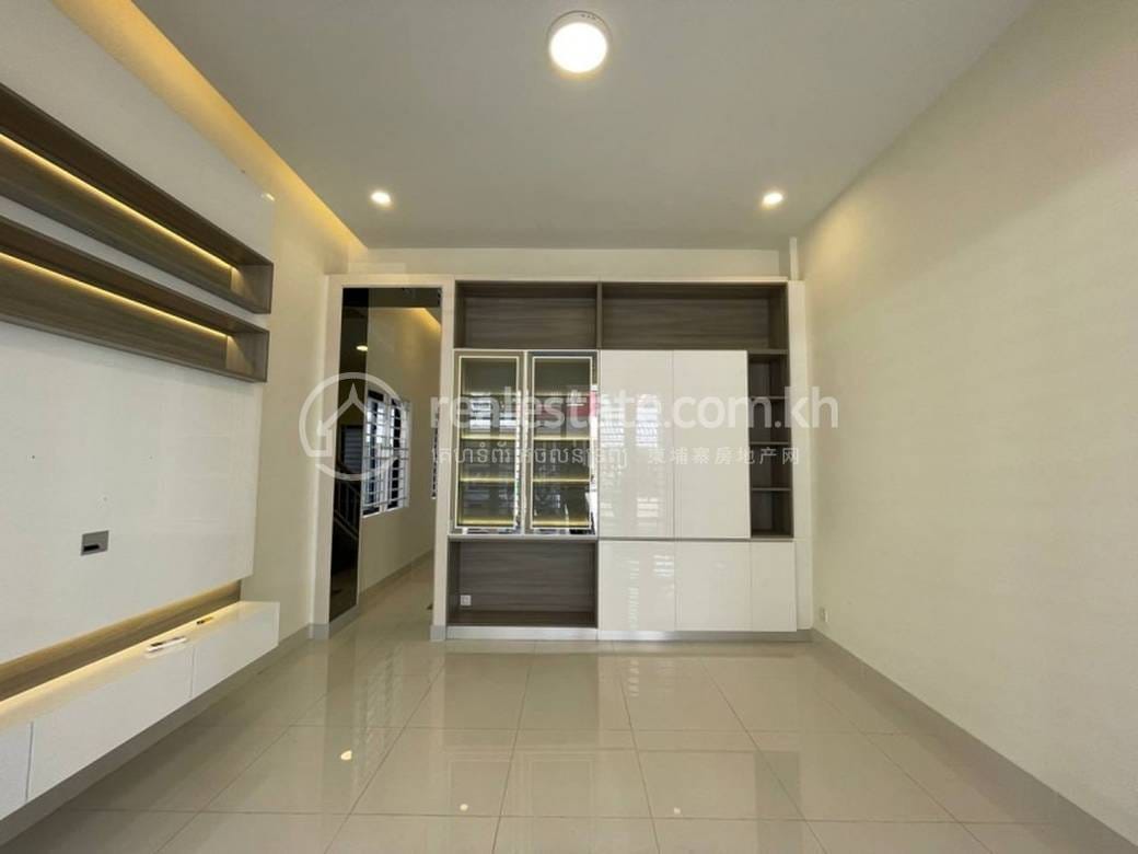 Maison-boutique À louer à Chbar Ampov $650