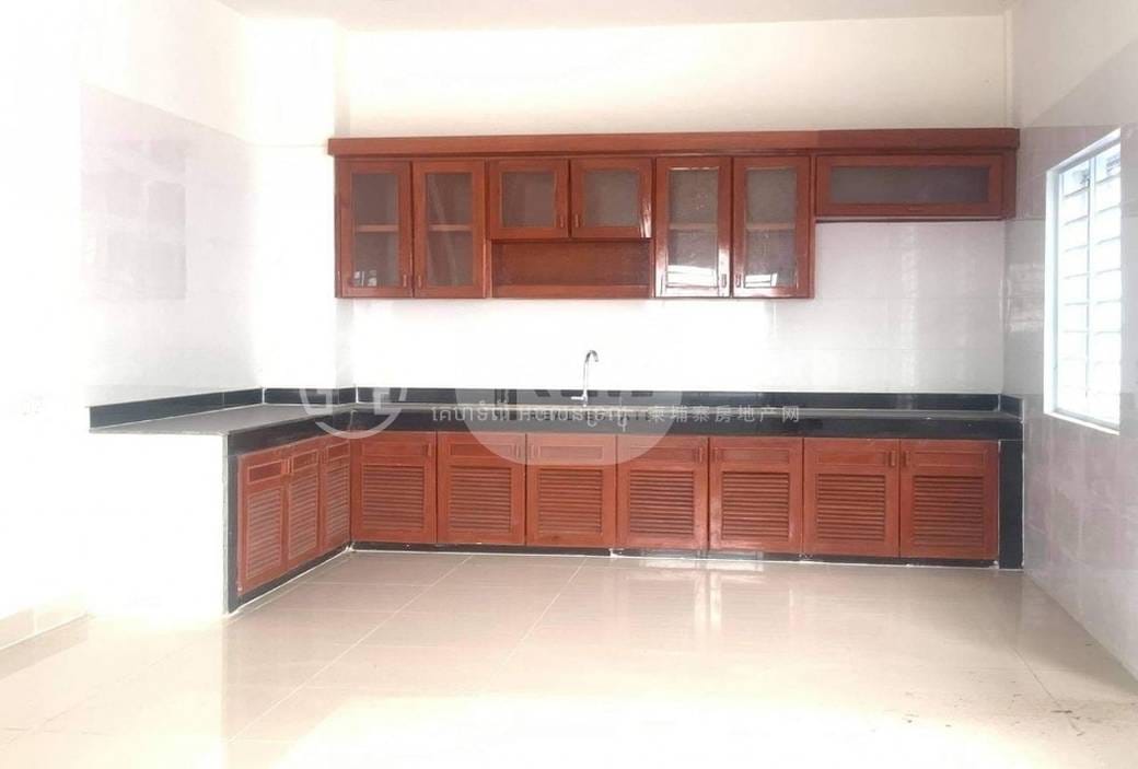 Kamboul平房出售，价格$189,000