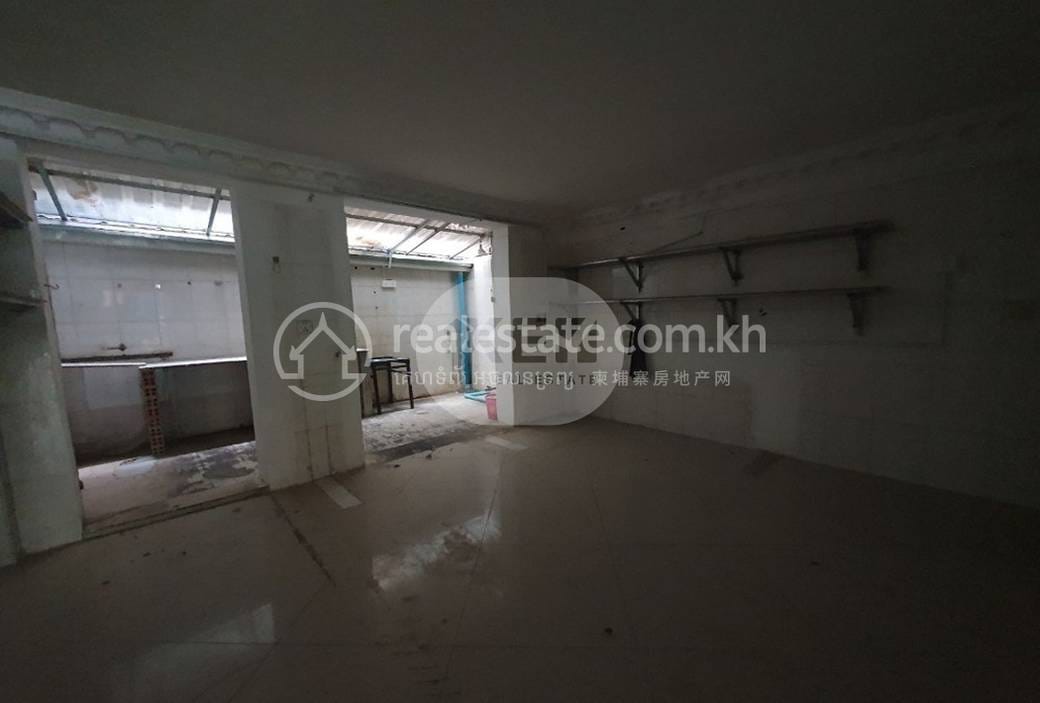 Maison-boutique À louer à Daun Penh $2,200