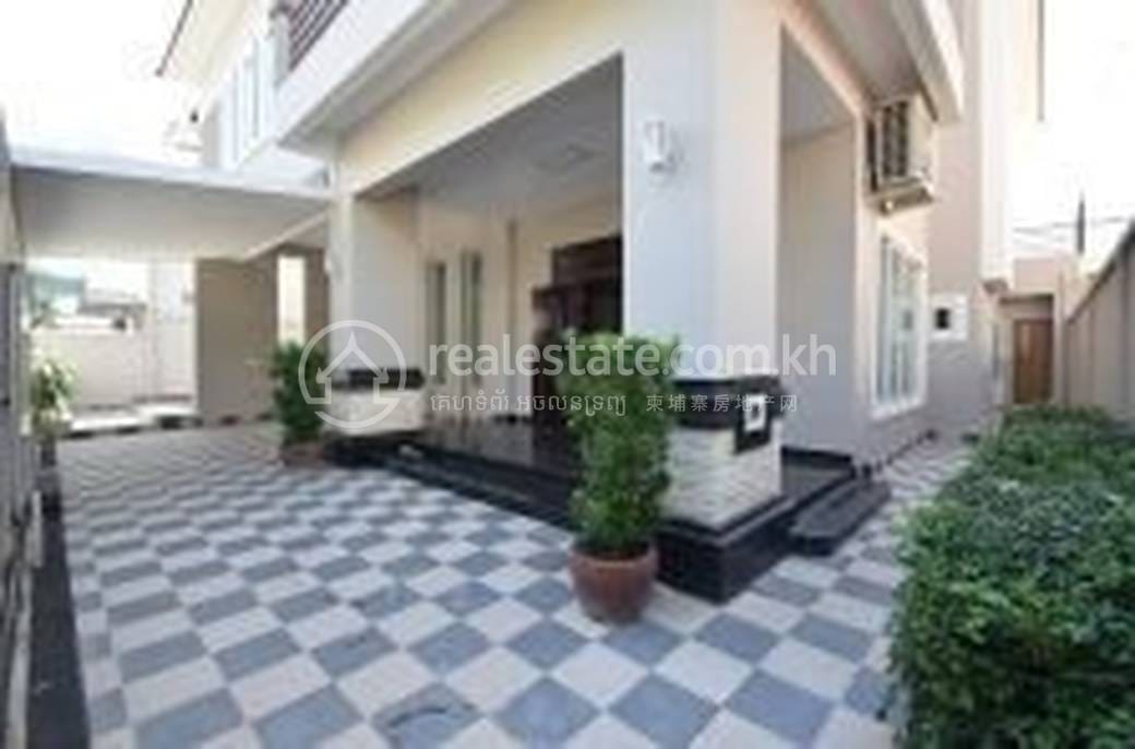 450 sqm Living Size Vila K pronájmu in Chamkarmon
