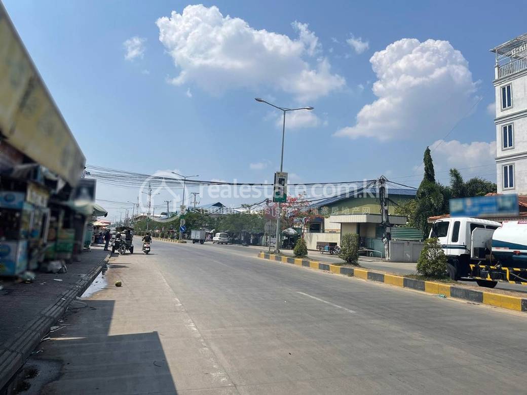 Dom z lokalem handlowym Na wynajem z 1 miejscem parkingowym