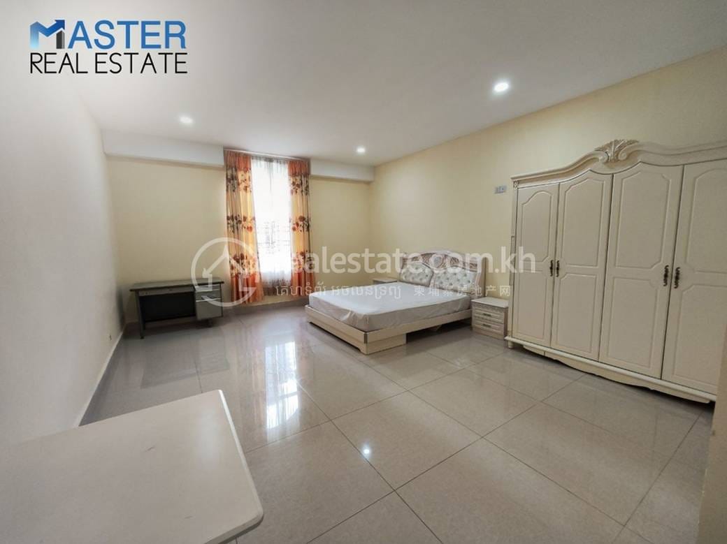 Dom z lokalem handlowym Na wynajem o powierzchni mieszkalnej 270 m² w Chamkarmon