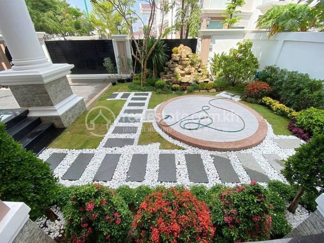 Vila Na prodej in Chbar Ampov $1,200,000