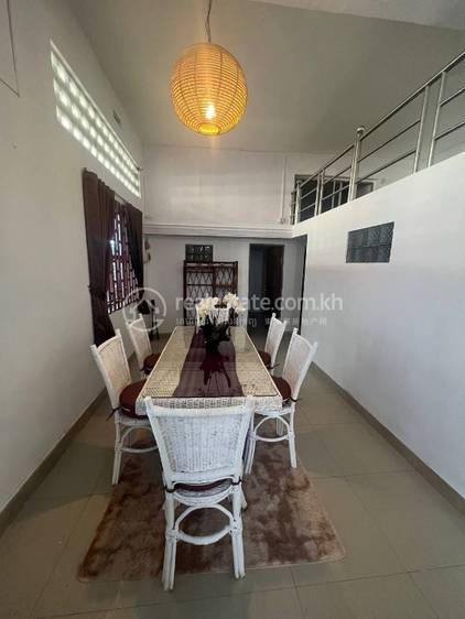 Apartment For Rent in Phsar Chas, Daun Penh, Phnom Penh