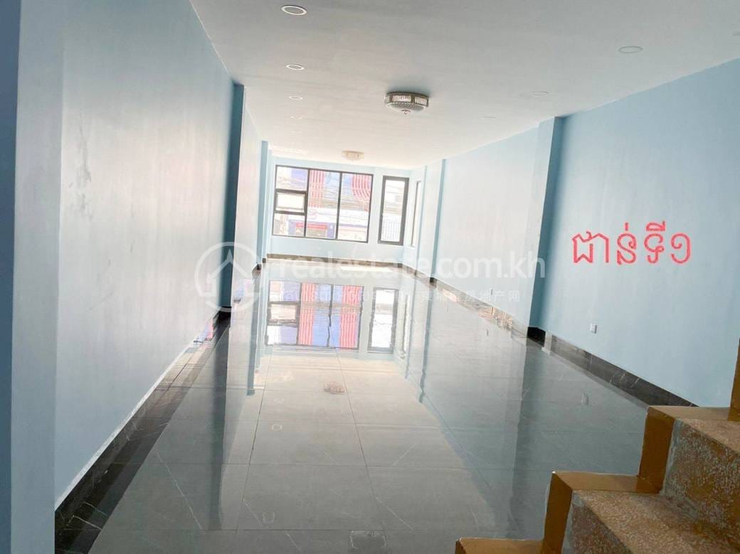 អាគារ សំរាប់ជួល នៅChbar Ampov តម្លៃ $1,700