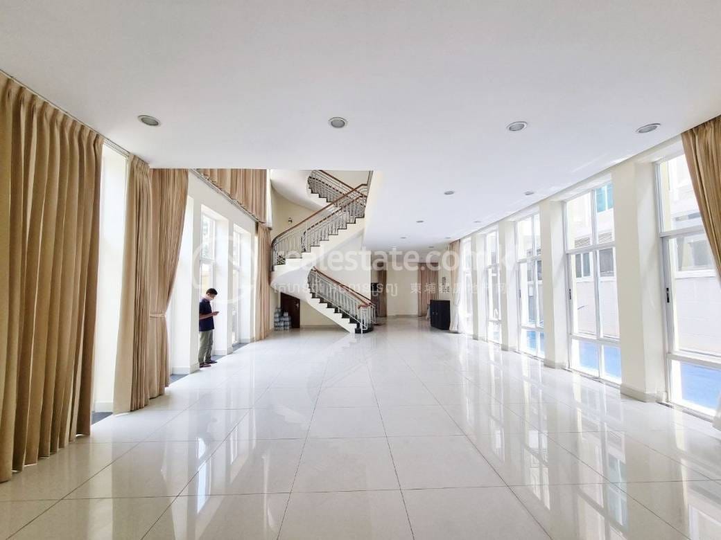 Vila K pronájmu in Chamkarmon $7,000