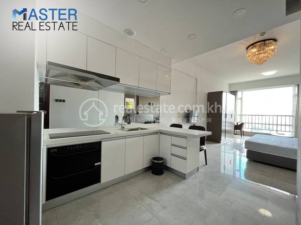 Condo For Sale & Rent with 1 Parking Space
