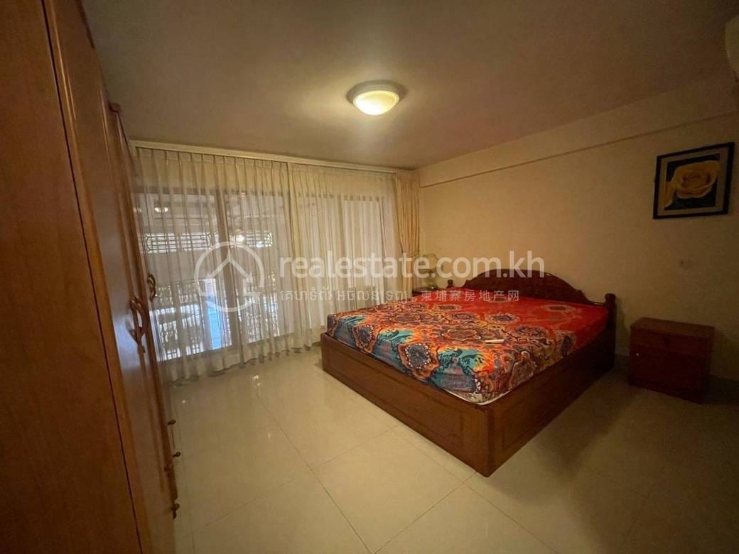 ផ្ទះល្វែង សំរាប់ជួល មានកន្លែងចតរថយន្ត 1