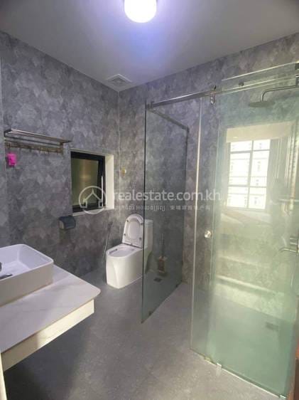 Daun Penh65平方米使用面积服务式公寓出租