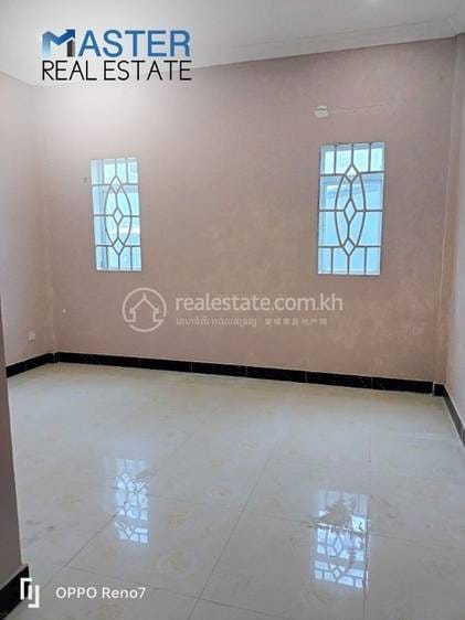 Sihanoukville店屋出售，价格$180,000