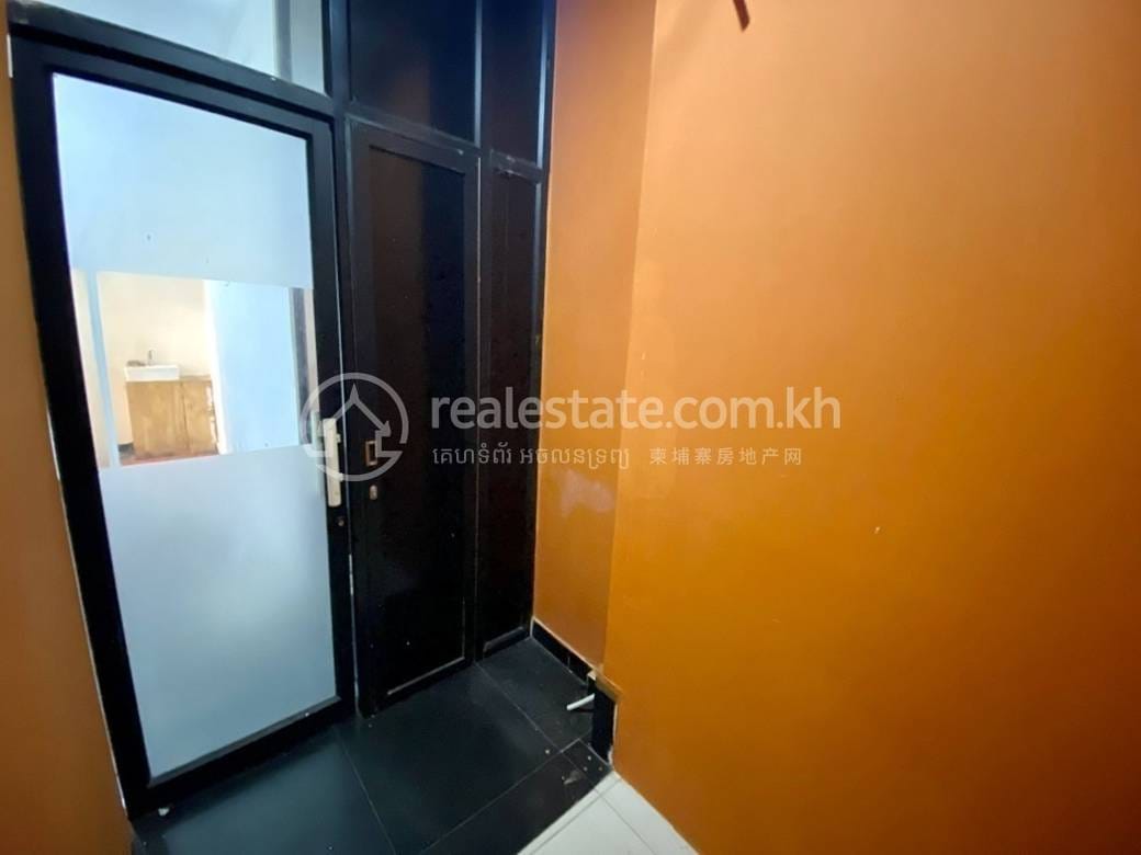 CommercialShophouse K pronájmu in Chamkarmon $700