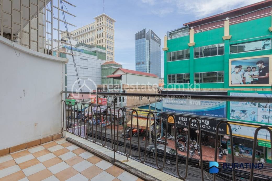 Flat House Na prodej in Daun Penh $98,000