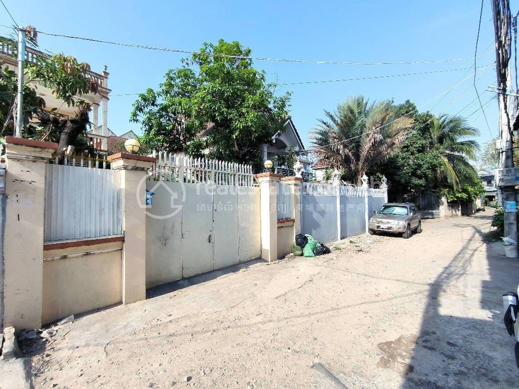 House and lot សំរាប់លក់ ទំហំផ្ទះ 166 ម៉ែត្រការ៉េ នៅMeanchey