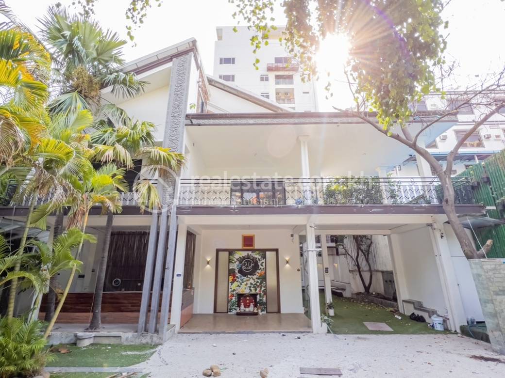 วิลล่า สำหรับขาย ใน Daun Penh $6,200,000