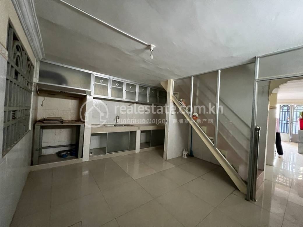 Por Sen Chey店屋出售，价格$89,000