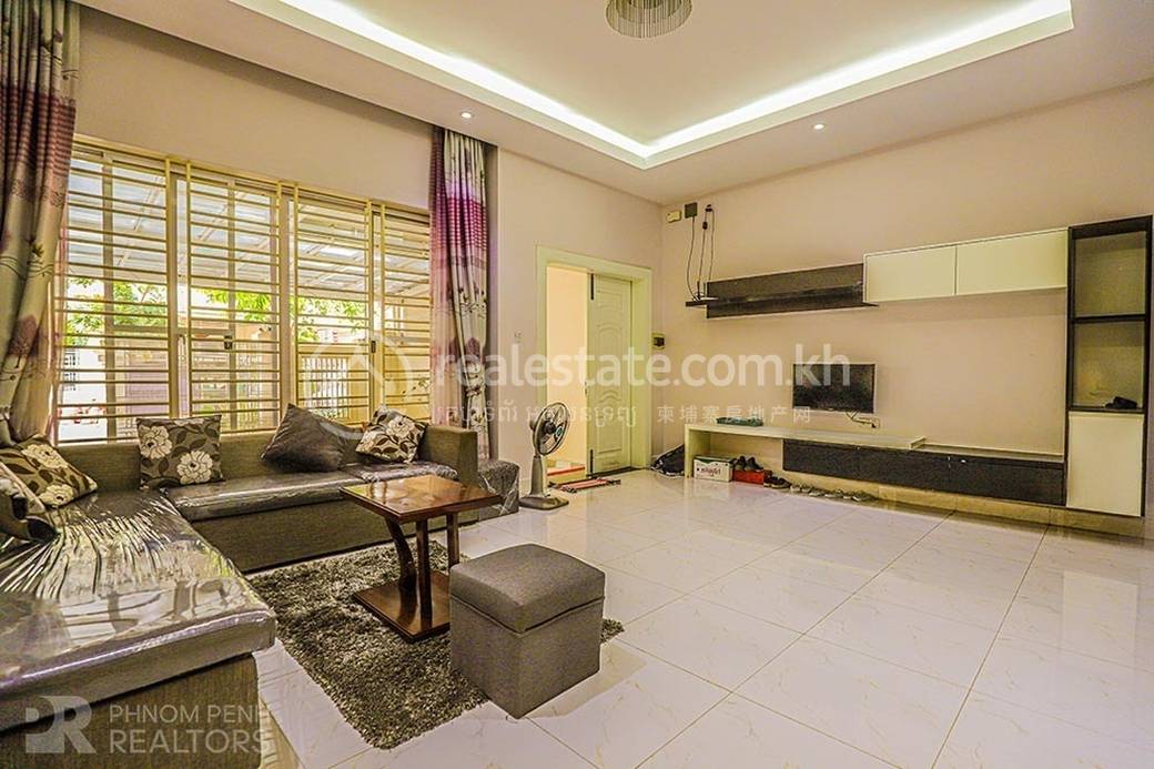 Maison en rangée À louer à Sen Sok $1,500