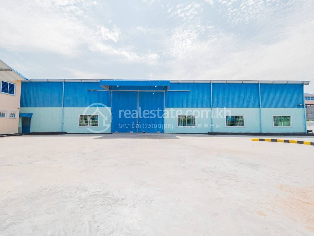 Entrepôt À vendre de 4,755 m² de terrain