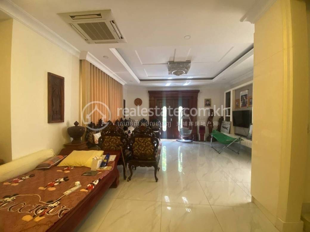 Villa For Sale with 4 Parking Space