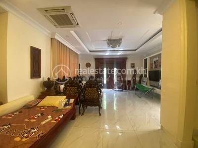 Villa For Sale with 4 Parking Space