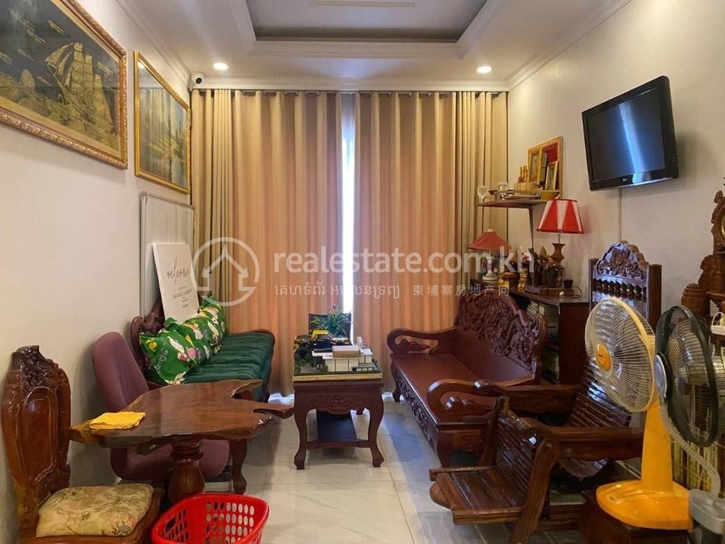 Villa For Sale in Chbar Ampov $1,400,000