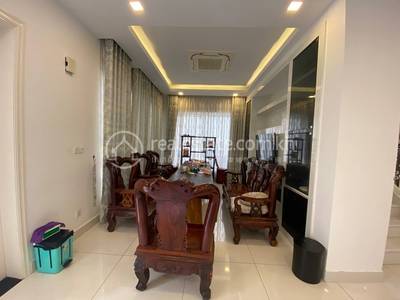 6 Bedrooms Villa For Rent for $4,000