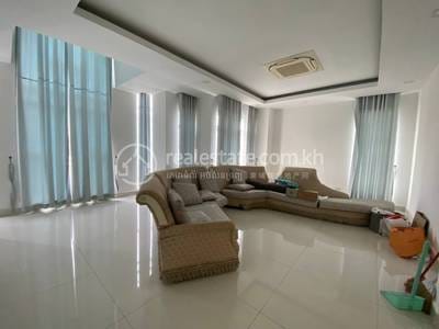 Villa For Rent with 2 Parking Space