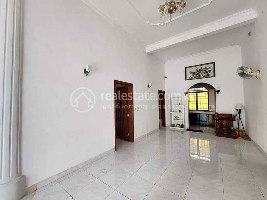 Vila K pronájmu in Tonle Bassac, Chamkarmon, Phnom Penh