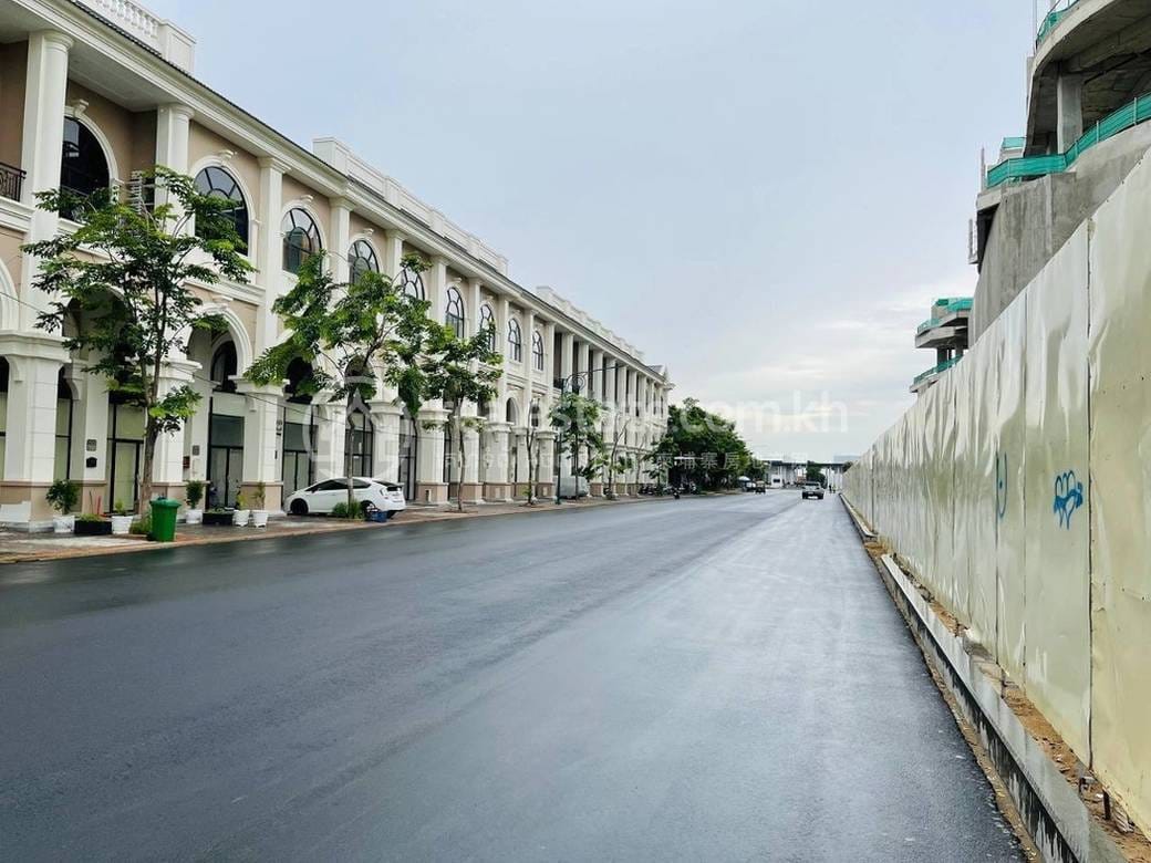 72 sqm Land Size Shophouse For Rent