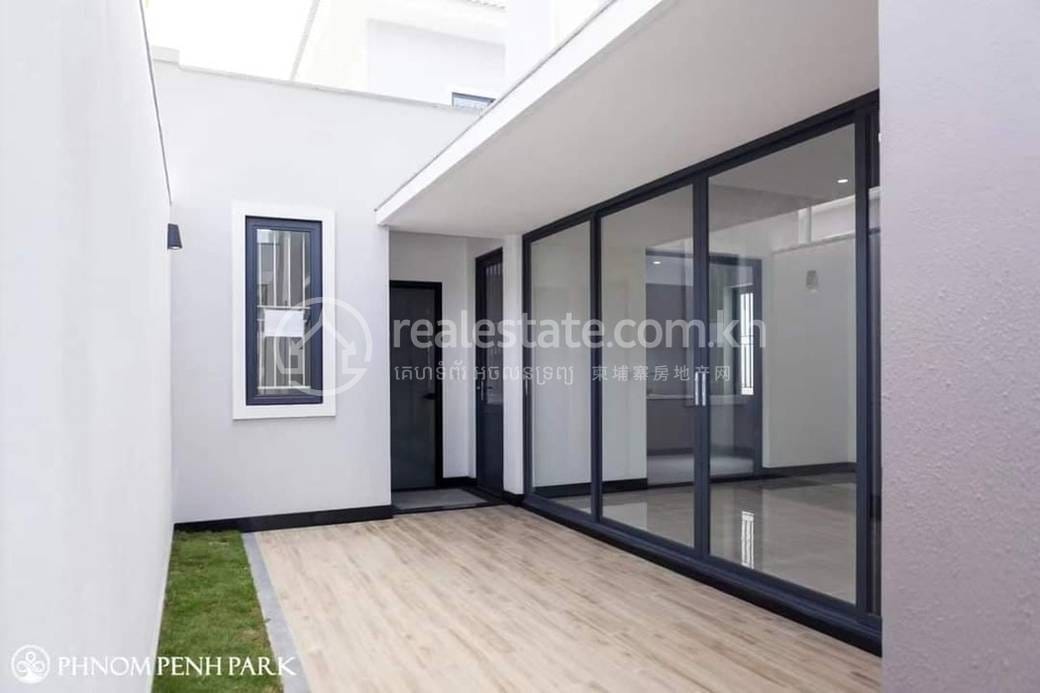 Villa For Sale with 2 Parking Space