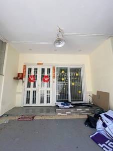 带2个停车位的联排住宅出售