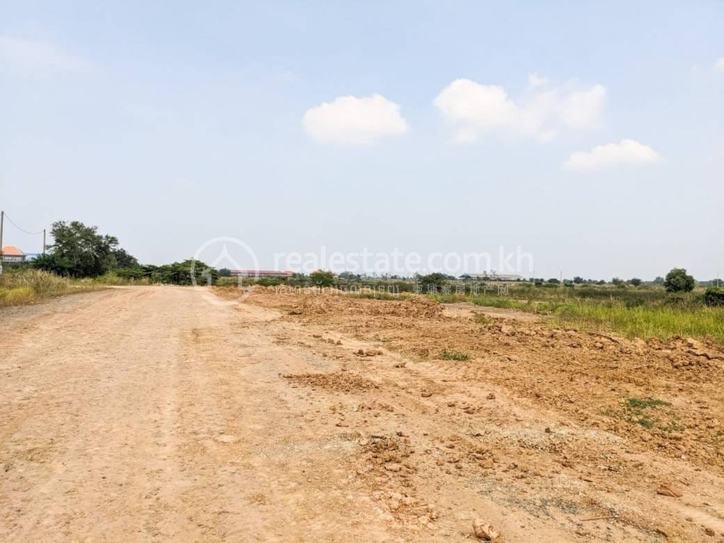 Relief À vendre de 25,916 m² de terrain pour $1