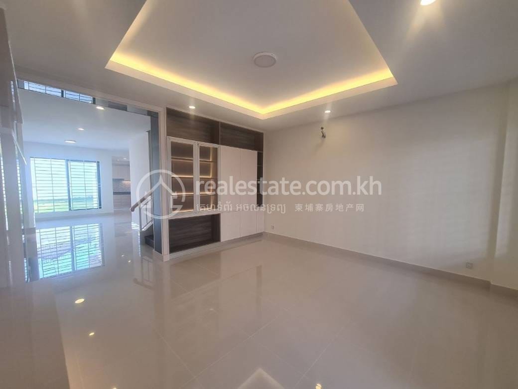 带2个停车位的House and lot出租