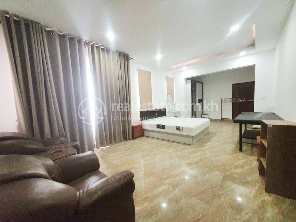 7 Bedrooms Vila For Sale & Rent for $1,200,000