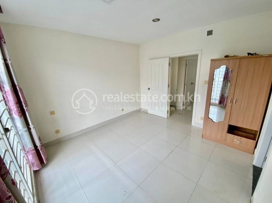 Russey Keo ផ្ទះជាប់គ្នា សំរាប់លក់ នៅRussey Keo