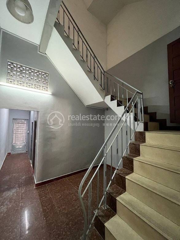 Maison-boutique À louer à Daun Penh $1,500