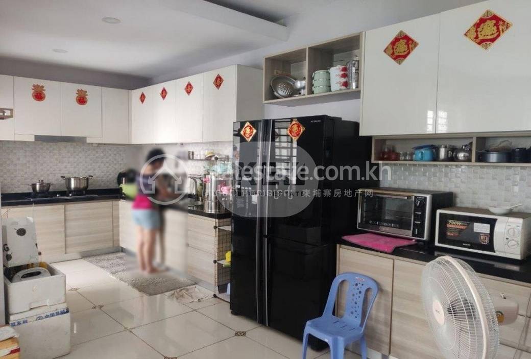 วิลล่า สำหรับขาย ใน Chbar Ampov $330,000