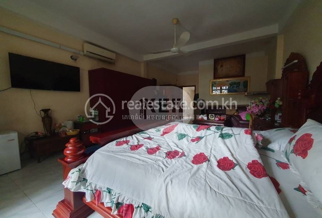 Flat For Sale with 1 Parking Space