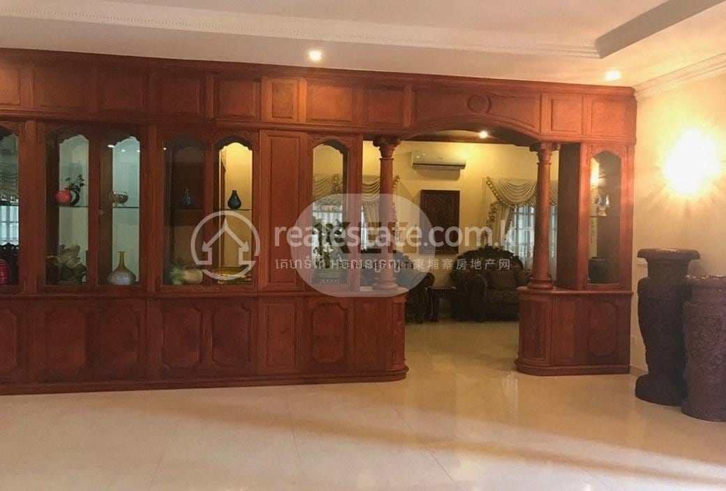 带1个停车位的别墅For Sale & Rent