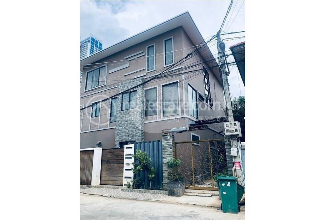 วิลล่า For Sale & Rent พร้อมที่จอดรถ 1 คัน