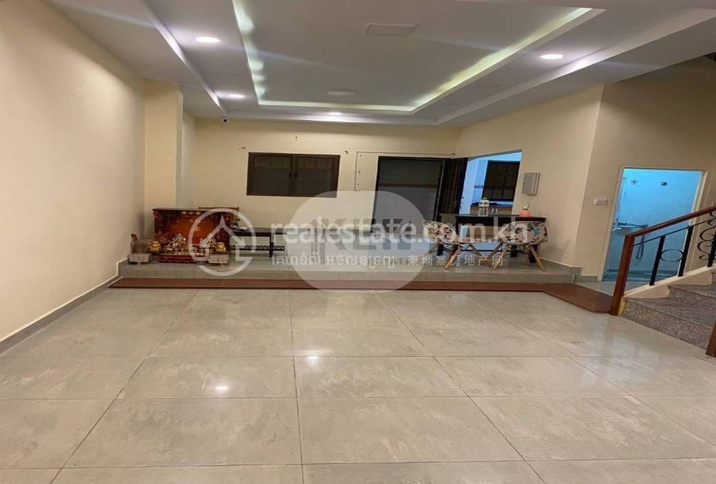 Villa À louer à Chroy Changvar $1,200